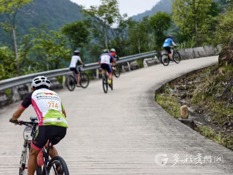 第五届贵州·麻江苗岭36道拐KOM爬坡王挑战赛开赛