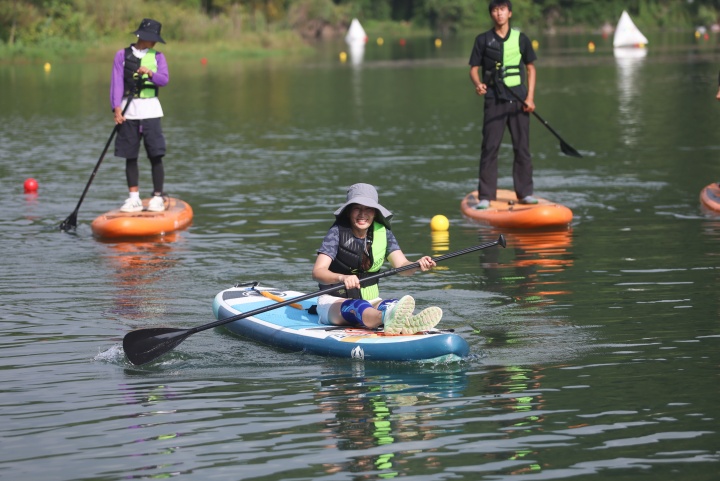2025年贵州红·山水越野挑战赛（花溪站）开赛 2000余名选手23℃清凉中燃红色运动激情