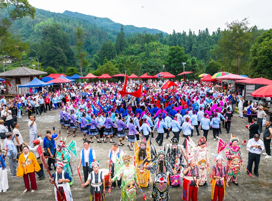 贵州天柱：以“戏”为媒 “金凤新声”唱响四十八寨_fororder_天柱县坌处镇平茫歌场开幕式。