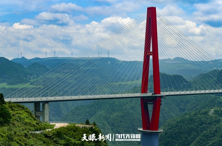 龙里河大桥——世界首座高山峡谷景观桥