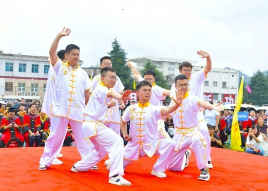 贵州大学举行2025届毕业典礼暨学位授予仪式_fororder_微信图片_20250630120029