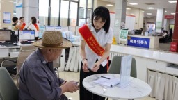 贵州修文：政务服务升温 群众办事提速