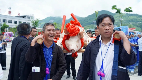 贵州晴隆举行布依“六月六”活动 绘就民族文化传承新画卷_fororder_微信图片_20250630163335