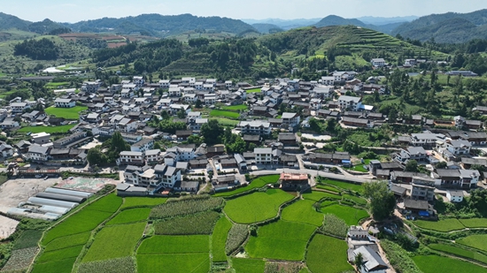 贵州丹寨：人居环境焕新颜 乡村振兴谱新篇_fororder_兴仁镇摆泥村 潘蝶摄