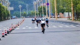 2025第九届“多彩贵州”自行车联赛（赤水站）鸣枪开赛