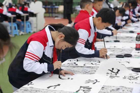 贵阳市修文县第二小学以文化润童心培养创造力_fororder_d7d7055cfd90400d85739f5f4da4e495_s