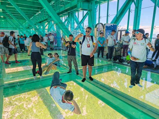 世界第一高桥飞架“地球裂缝”：让山里的货出去 城里的人进来_fororder_微信图片_20250929173856_1638_60