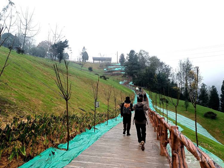 六盘水市水城区：塔山体育公园建成并向市民开放 康养水城又添休闲娱乐好去处