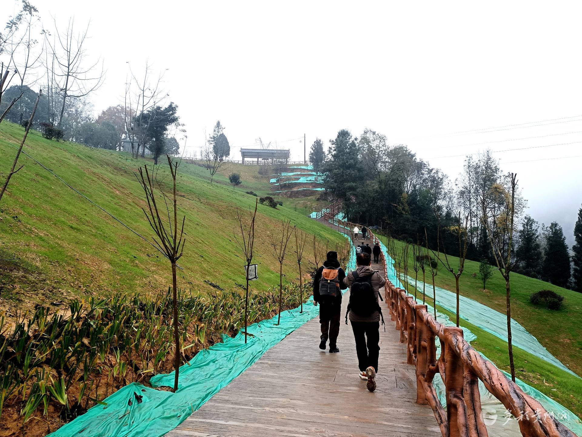 六盘水市水城区：塔山体育公园建成并向市民开放 康养水城又添休闲娱乐好去处
