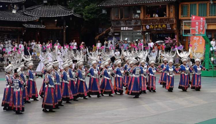 音乐无国界  苗族飞歌与西方歌剧唱响西江千户苗寨