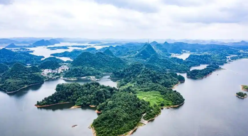 清镇：“四美四近”与“五城”辉映，共筑发展新姿态