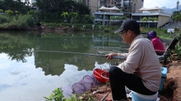 贵州罗甸：房车游客提前打卡静候垂钓盛宴