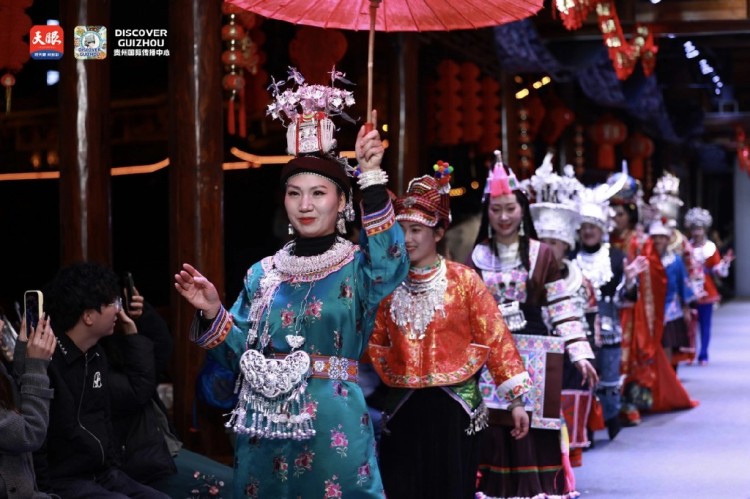 她们将在中国国际时装周绽放！贵州“村T”启动56个民族新娘海选_fororder_dD0xNzczNjU5Nzg2X3I9YTAyZjBjYTZfdz0xMDgwX3E9MTAwX2U9anBn