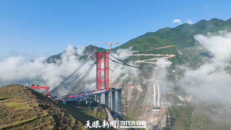 安盘高速古牛河特大桥盘州岸交界墩成功封顶