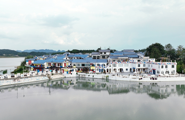 贵阳清镇民宿旅居：从“避暑落脚地”到“生活目的地”的蝶变之路_fororder_红枫湖畔的蒙安·夕舍