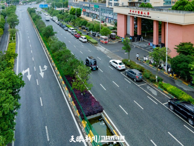 贵安新区：无人驾驶公交车 开启出行新方式