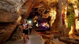 贵州绥阳：探秘439.7公里地心王国 千名跑者逐梦“亚洲第一长洞”