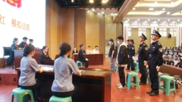 贵州六盘水钟山区开展“映山红”法官妈妈进校园主题活动
