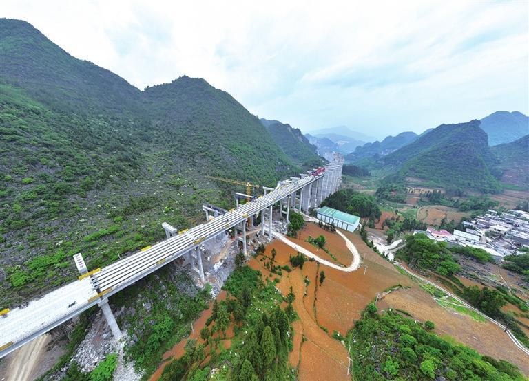 来自安盘高速建设工地的报道——巨龙遨游入“画廊”_fororder_微信图片_20250514092227