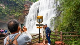 300余名香港游客畅游贵州赤水丹霞旅游区