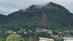 争分夺秒！贵州六盘水市72名群众在山体崩塌前全部安全撤离