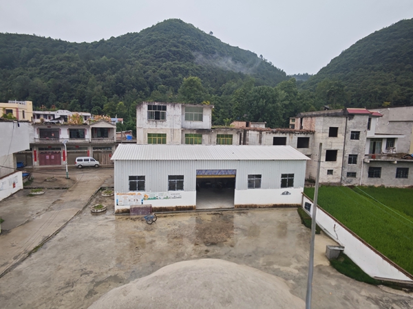 粤黔协作倾情帮扶 贵州惠水摆金镇山乡蝶变结硕果_fororder_海花草晾晒场及储存仓库