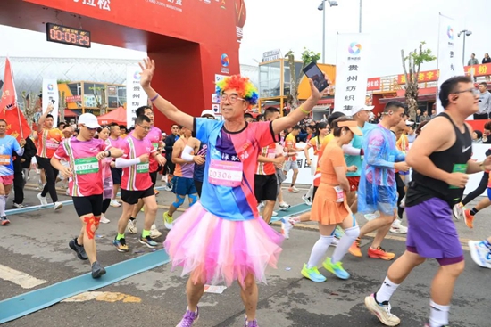 贵州纺织·2025多彩贵州马拉松超级联赛（第二站）暨遵义马拉松鸣枪开跑_fororder_微信图片_20250511211248