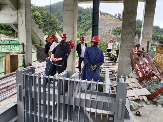 贵州省三穗县岩坳水库成功下闸蓄水_fororder_三穗县岩坳水库下闸蓄水设备调试.JPG