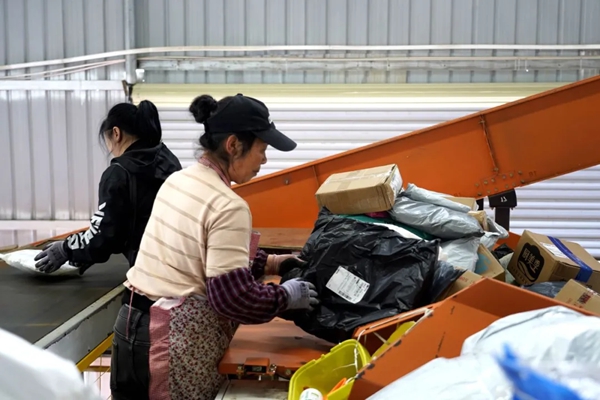 贵州都匀：物流电商积极备战“双十一”_fororder_1