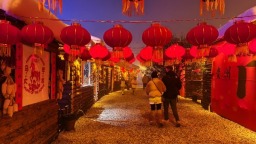 贵州六盘水梅花山“南国雪乡”主题乐园试营业人气爆棚