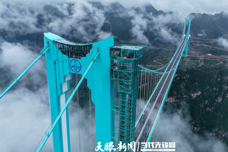 雾绕青峦，桥锁烟霞！花江峡谷大桥宛若山水墨卷