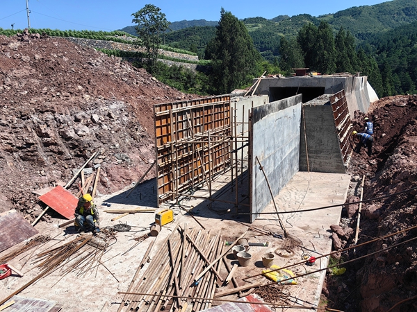 S306仁怀茅坝至龙井公路改扩建项目稳步推荐_fororder_K5+515涵洞施工现场