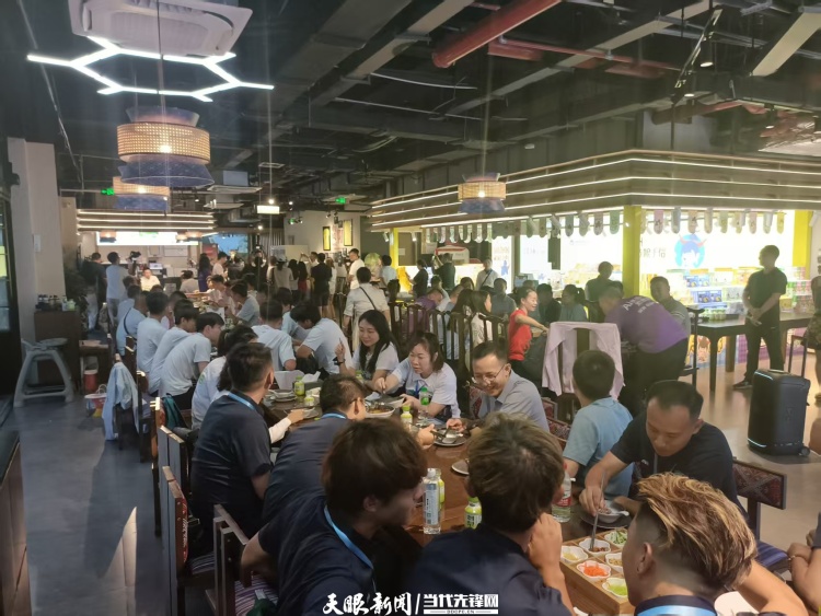 “城超”球队齐聚贵阳：在多彩贵州城率先开启美食之旅