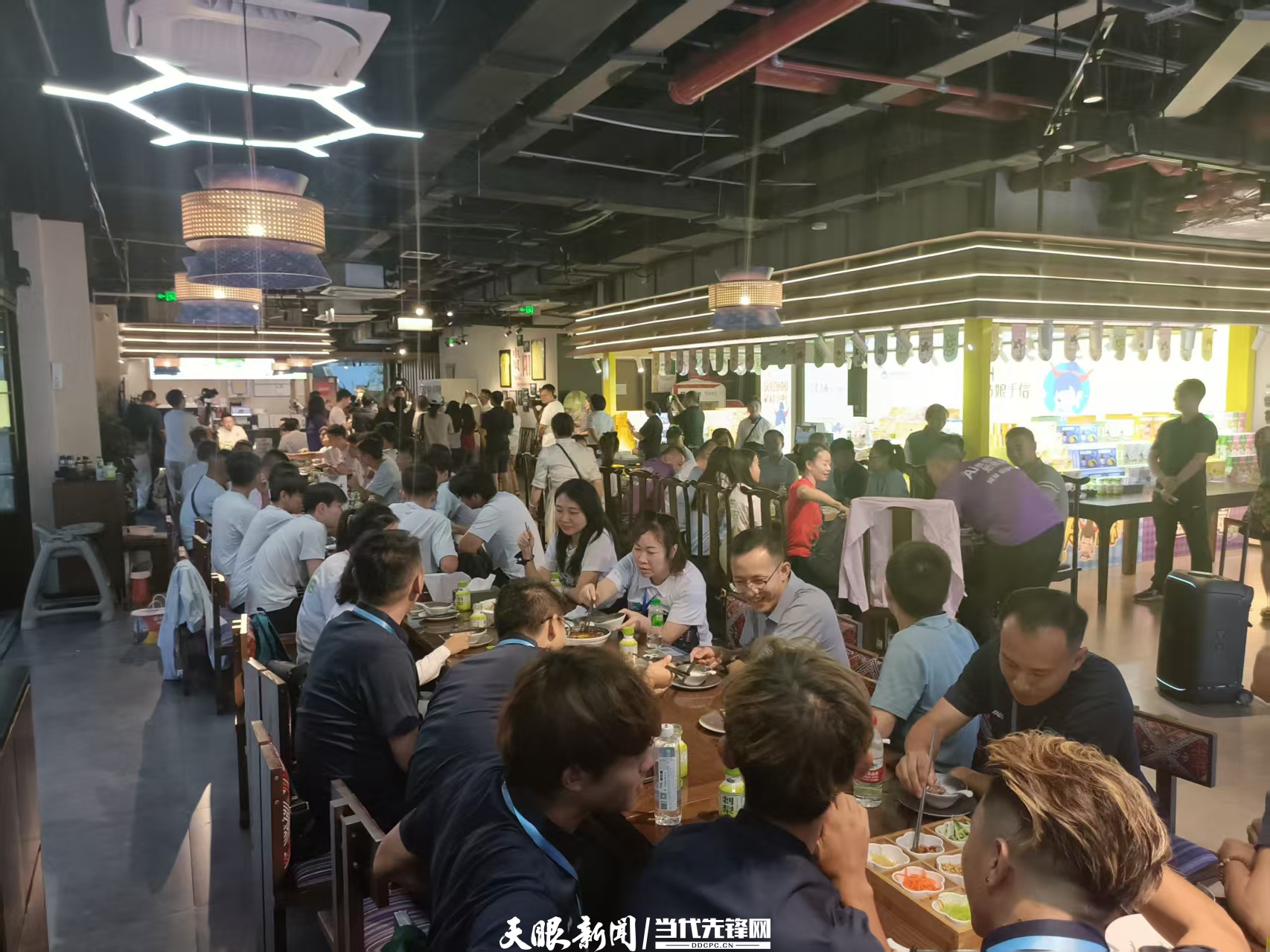 “城超”球队齐聚贵阳：在多彩贵州城率先开启美食之旅
