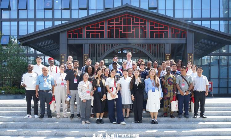 感受“东方神秘力量”！商务部国际商务官员研修学院学员点赞贵州中医药：“Amazing！”