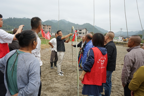 贵州施秉：百亩羊肚菌落地 沃野绘就振兴新景_fororder_施秉县马号镇开展羊肚菌搭棚技术培训 1