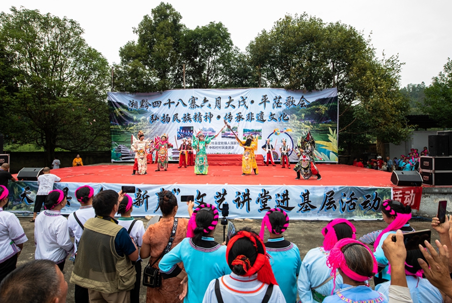 贵州天柱：以“戏”为媒 “金凤新声”唱响四十八寨_fororder_天柱县坌处镇平茫歌场“文艺讲堂”侗戏表演。