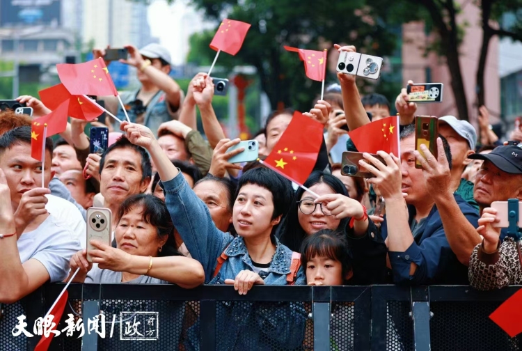 “热闹”照见“门道”, 从民族大巡游看贵州演艺经济