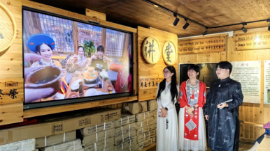 “中国—东盟青年非遗交流活动”落幕 多国青年走进西江 共赏苗寨非遗烟火