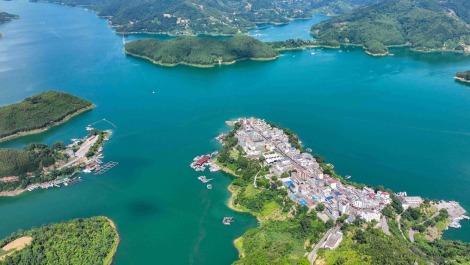 航拍夏日的黔西南万峰湖