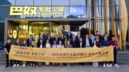 遇见火锅之夜 多国外交官解锁“川味豫造”的美食密码