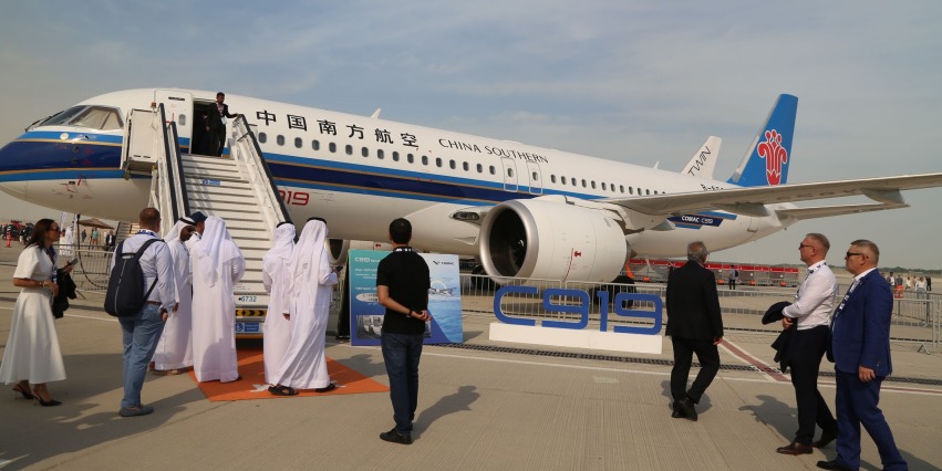 2025迪拜航展开幕 中国C919大飞机亮相