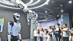 探访全球首家具身智能机器人4S店