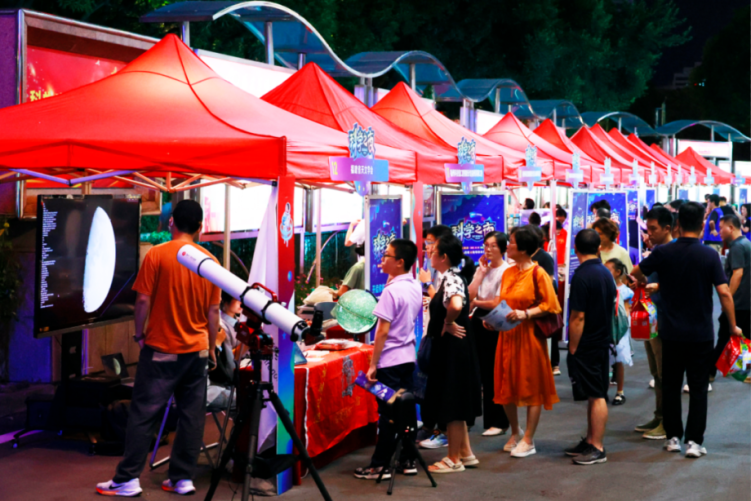 福建省科技馆2025年“科学之夜” 打造国庆假期“AI幻夜奇旅”