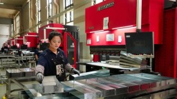 一块铁皮 能锻造出“中国钢制家具之都”？