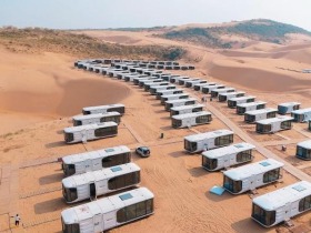 中国沙漠“太空舱”营地成外籍游客新宠