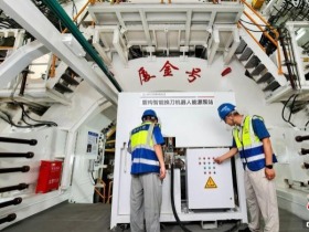 中国首台重载智能盾构换刀机器人在厦门发布
