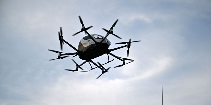 万亿级低空经济如何“飞得好、飞得远”