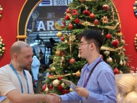 广交会圣诞订单洽谈升温：AI创意落地、场景向户外延伸