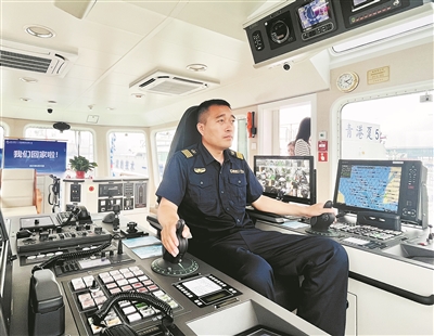 全国首艘氢电拖轮正式投用——青岛港来了“海上混动车”
